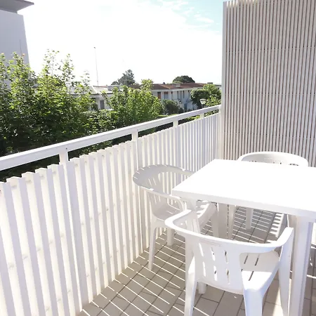 Sabrina - 50m From The Apartment