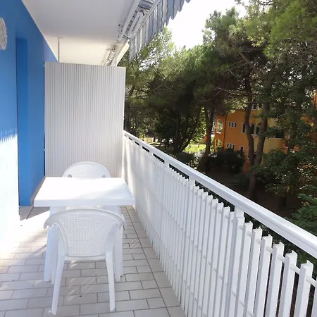 Sabrina - 50m From The Apartment